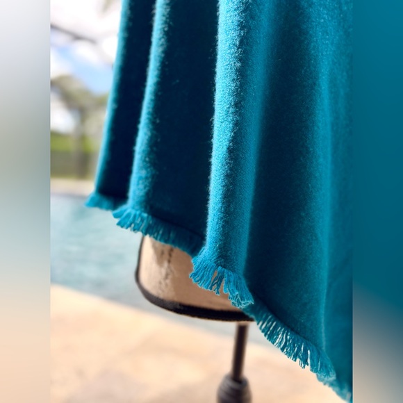 Lilly Pulitzer Harp Cashmere Wrap - Picture 5 of 7